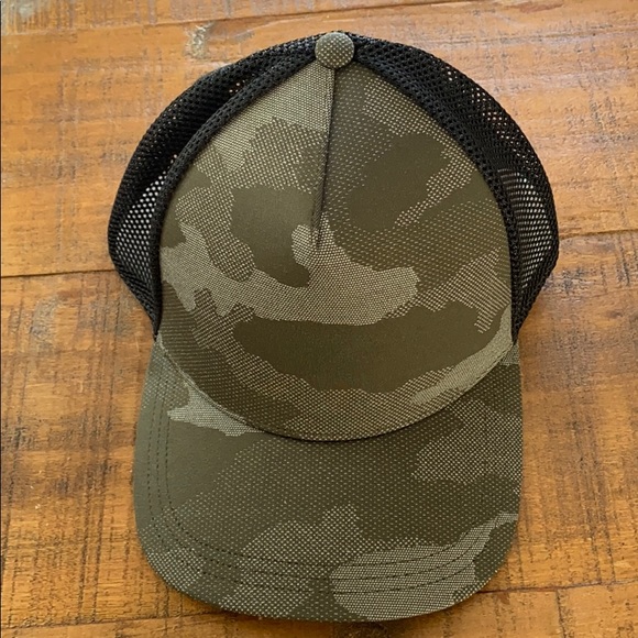 LAST ONE:  Lululemon Commission Hat - Picture 10 of 10